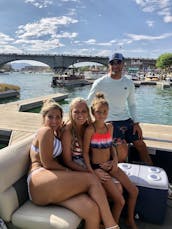 22' Viaggio Tritoon in Havasu with Licensed Captain 