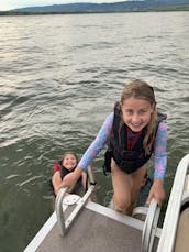 2018 Fishing Sport Suntracker Pontoon for Speed or Chilling in Colorado