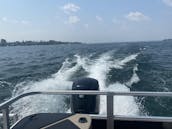 fishing/ cruise Suntracker Pontoon Perfect for a Day on Lake Simcoe!