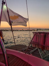 Crucero con champán al atardecer a bordo de un Jeanneau Sun Legende de 41 pies en Larnaca, Chipre