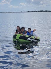 18' Bayliner Deck Boat for 9 People Clearwater and Tampa (10% Weekday Discount!)