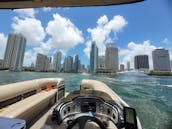 Alugue este barco flutuante de 24 pés para um ótimo dia em Miami!