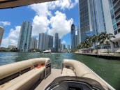 Alugue este barco flutuante de 24 pés para um ótimo dia em Miami!