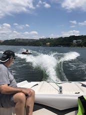 Louez un bateau de surf et de wakeboard Tige RZX de 23 pieds sur le lac Travis, Austin, Texas