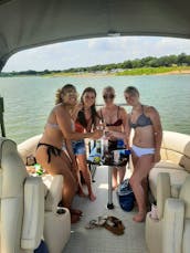 27FT Luxury Pontoon for rent on Grapevine Lake