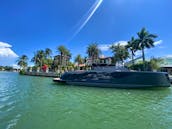 Bayliner e18 Best Location in Miami + Parking included!
