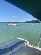 Explore and Enjoy Glen Lake with 2550 RL Bennington Pontoon Boat