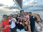 Alquiler de veleros en un catamarán de lujo hawaiano clásico de 52 pies en Honolulu, Hawái