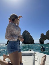 Private 33ft Sea Ray Cruise in Cabo San Lucas