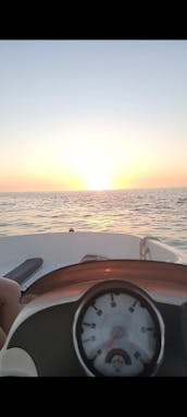 18' Bayliner Deck Boat for 9 People Clearwater and Tampa (10% Weekday Discount!)