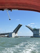 20ft Pontoon Suntracker Party Barge in St. Petersburg. Gas included!