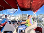 20ft Pontoon Suntracker Party Barge in St. Petersburg. Gas included!