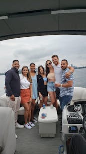 Luxurious 53-ft Sea Ray Yacht for Up to 12 Guests in Vancouver