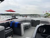 Gorgeous Upgraded Tri-toon Rental on Lake Norman, North Carolina