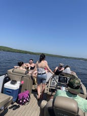 Luxury pontoon for rent in Lake Wallenpaupack