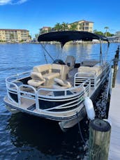 Brand New! 2020 SunTracker fishing party  barge 22DLX in Cape Coral