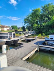 **FUEL INCLUDED** LUXURY ON LAKE NORMAN PONTOON RENTAL - 5 STAR SERVICE