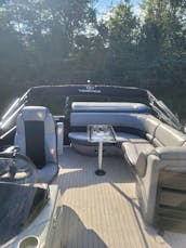 LAKE NORMAN LUXURY PONTOON RENTAL! 5 STAR, FIRST CLASS SERVICE!