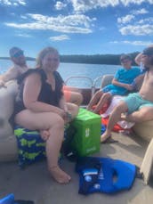 Suntracker Pontoon Boat Rental for 9 people in Lavonia, Lake Hartwell - Gumlog