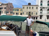 32' De Pellegrini Limousine Wooden Motor Boat Rental in Venezia, Italy