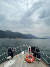 Discover the Beauty of Lake Como on Mizar III Picchiotti Giglio Yacht