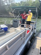 28' Pontoon Aqua Patio w/140hp for rent on Lake Norman