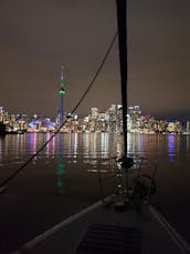 Una experiencia tropical en un enorme trimarán de vela