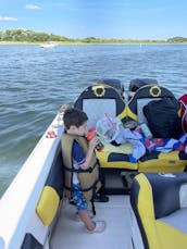 Croisière d'aventure dans la partie supérieure de la baie à bord de la console centrale de 31 pieds