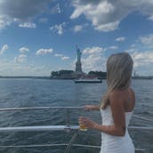 60’ Hatteras Luxury Yacht in New York