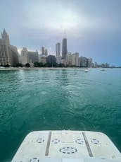 53' Luxury Yacht w/Flybridge and Sundeck Rental in Chicago, Illinois