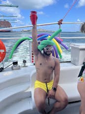 O melhor barco para festas em catamarã | Até 49 passageiros! 