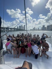 O melhor barco para festas em catamarã | Até 49 passageiros! 