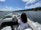 Cruise Lake Washington onboard an 18' Sea Ray Powerboat!