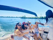 10 People Luxury Motor Yacht in Montréal