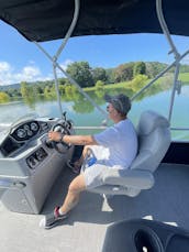 2021 Lowe Pontoon for rent on Norris Lake- Sharps Chapel area