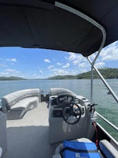 2021 Lowe Pontoon for rent on Norris Lake- Sharps Chapel area