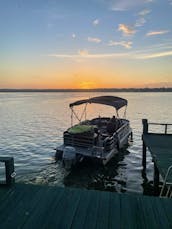 Lake Livingston Pontoon Boat (Full day rental ONLY) $1200