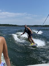 Profitez du lac avec ce superbe bateau