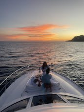 Yacht à moteur personnalisé de 52 pieds à louer à Cabo San Lucas