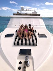 Avoid the Crowds, 62’ft Custom Rayburn Yacht Charter in Nassau to Rose Island, Honeymoon Island and Green Cay area .