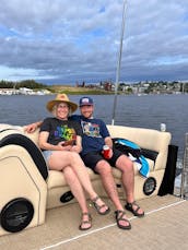 Lake Union cruise on Seattle's only Expandable Pontoon Boat