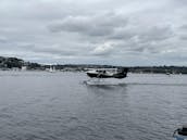 Lake Union cruise on Seattle's only Expandable Pontoon Boat