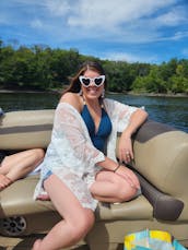 Luxury pontoon for rent in Lake Wallenpaupack