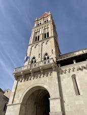 TOUR PRIVADO DE MEDIO DÍA A LA LAGUNA AZUL Y LA ISLA SOLTA desde Split