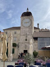 TOUR PRIVADO DE MEDIO DÍA A LA LAGUNA AZUL Y LA ISLA SOLTA desde Split