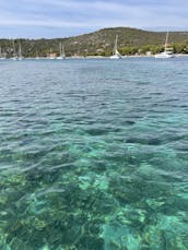 TOUR PRIVADO DE MEDIO DÍA A LA LAGUNA AZUL Y LA ISLA SOLTA desde Split