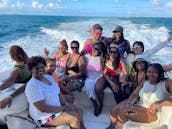 Sea Ray de 63 pés para acomodar até 28 pessoas a bordo de Cancún e Isla Mujeres!