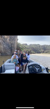 24' Bentley Pontoon Boat for rent on Saguaro or Canyon Lake