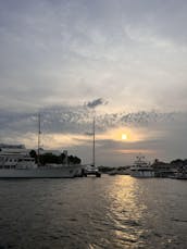 38ft Sea Ray Sundancer Motor Yacht in Fort Lauderdale