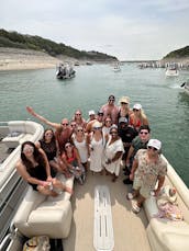 31ft Tritoon Party Boat for Groups of 20 in Austin